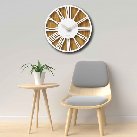 Moderné drevené nástenné hodiny s minimalistickým geometrickým dizajnom