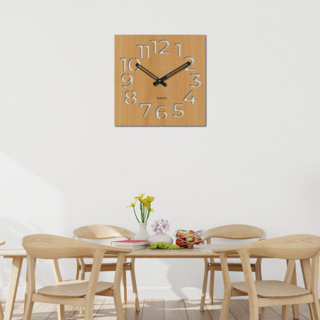 Moderné drevené hodiny na stenu s minimalistickým dizajnom