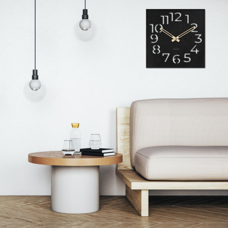 Moderné drevené hodiny na stenu s minimalistickým dizajnom