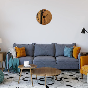 Elegantné drevené hodiny s prírodnou kresbou dreva a kontrastným vzorom. 2