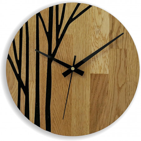 Luxusné nástenné hodiny do obývačky vyrobené z prírodného dreva.