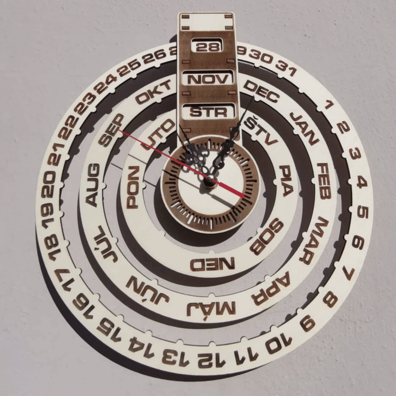 Hodiny na stenu gravírované, drevený kalendár -...