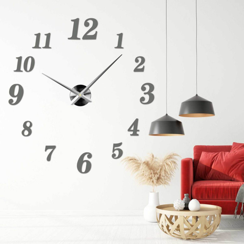 Detail ciferníka nalepovacích hodín z plexiskla s čiernymi ručičkami