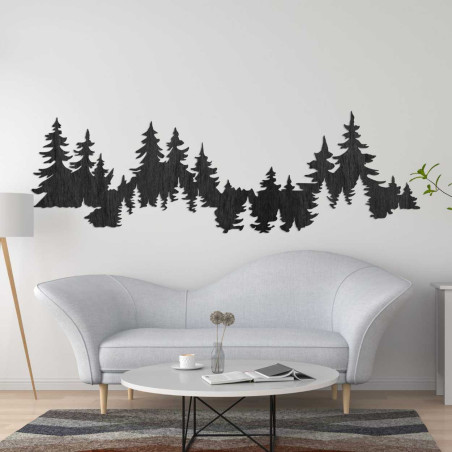 Moderný priestor s prírodnou drevenou dekoráciou v tvare stromov.