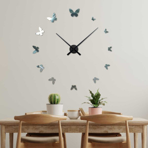 Obrázok poskytuje prehľad o rozmeroch hodinového strojčeka a vzdialenostiach medzi motýľmi. 2