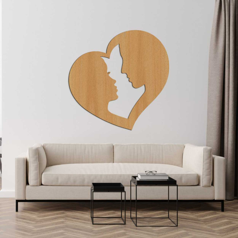 Profil muža a ženy jemne vyrezaný do srdcového rámu ako symbol spojenia.