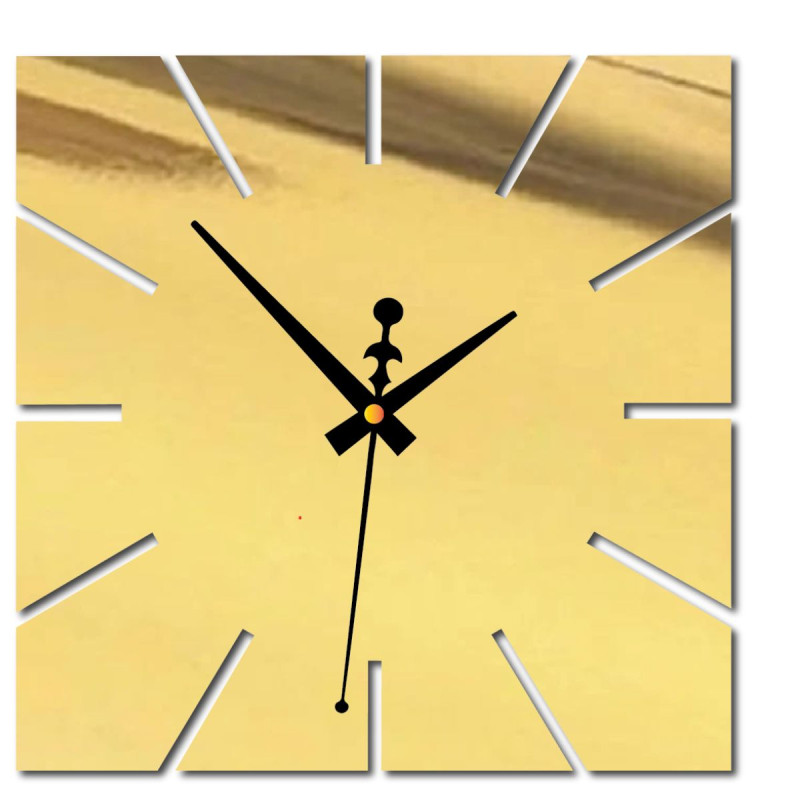 Elegantné hodiny z plexiskla so štíhlymi bielymi ručičkami