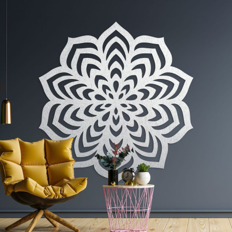 Symetrická ozdoba s vrstveným motívom rozvíjajúceho sa kvetu.