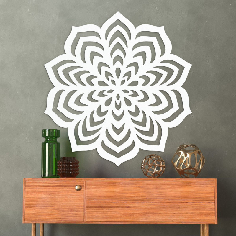 Výrazný dizajnový doplnok inšpirovaný štruktúrou prírodného kvetu.