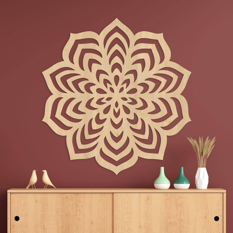 Dizajnový drevený prvok s pravidelnou a symetrickou kompozíciou.