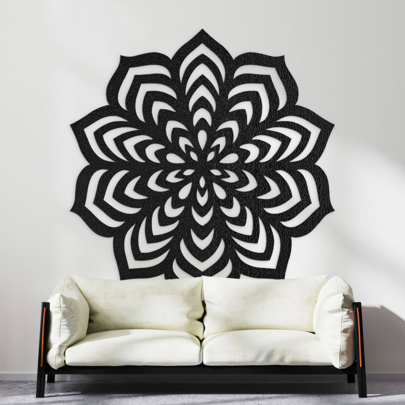 Dekorácia s vyváženým usporiadaním tvarov v stredovom kruhu.