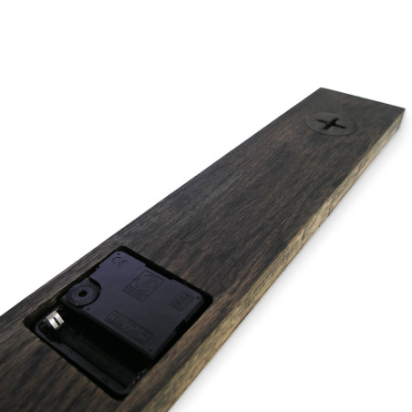 Moderné čierne drevené hodiny na stenu