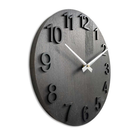 Jednoduché nástenné hodiny s dreveným podkladom bez čísel