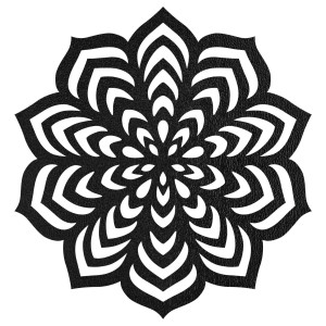 Drevená dekorácia s prepracovaným kruhovým tvarom a jemnými výrezmi. 2