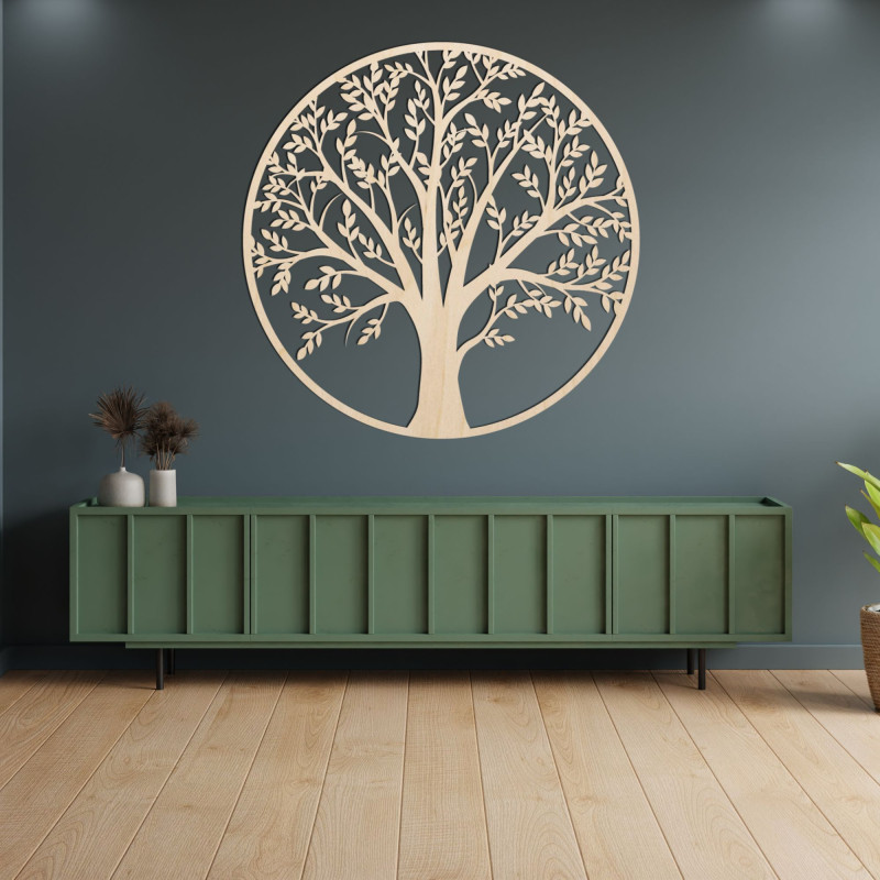 Drevený strom života ako elegantná nástenná dekorácia. Symbol harmónie, rastu a rovnováhy pre moderný aj klasický interiér.