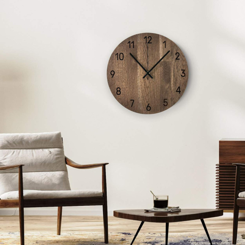 Minimalistické drevené hodiny ako dizajnová dekorácia