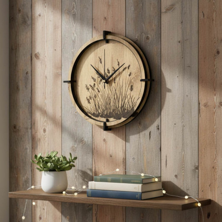 Nástenné hodiny s jemným rastlinným motívom