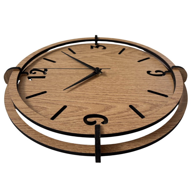 Drevené 3D hodiny Dub – výrazné čierne číslice a tichý quartz mechanizmus