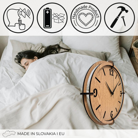 Štýlové hodiny Dub – minimalistický dizajn a kontrastné čierne detaily