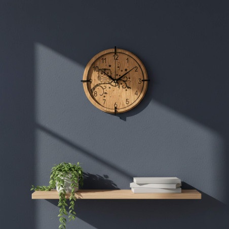 Tichý chod a gravírovaný motív sovy pre pokojný domov.