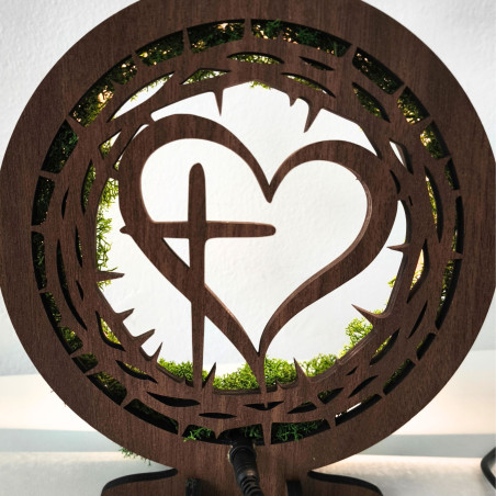 Hľadáte jedinečný darček? LED lampa s machom a kresťanským symbolom je ideálna voľba.