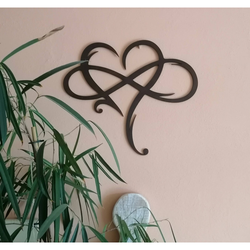 Rôzne obrazy na zavesenie sú dokonalým spôsobom, ako pridať vášmu domovu osobitý štýl a šarm.