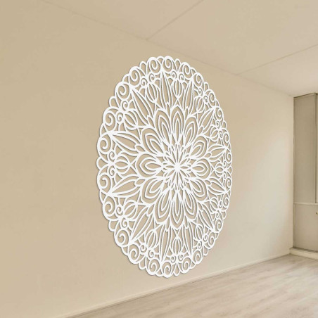 Vyrezávaná drevená mandala na stenu kvet času