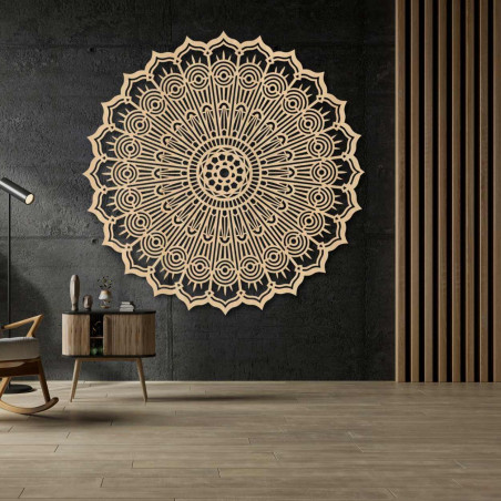 Hnedá vyrezávaná Mandala, kruhový drevený panel. Geometrické umenie a ornamentálna dekorácia domu.