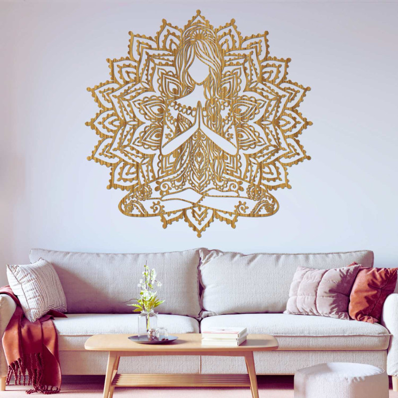 Mandala s jogovou ženou z dreva – harmonická dekorácia pre moderný domov.