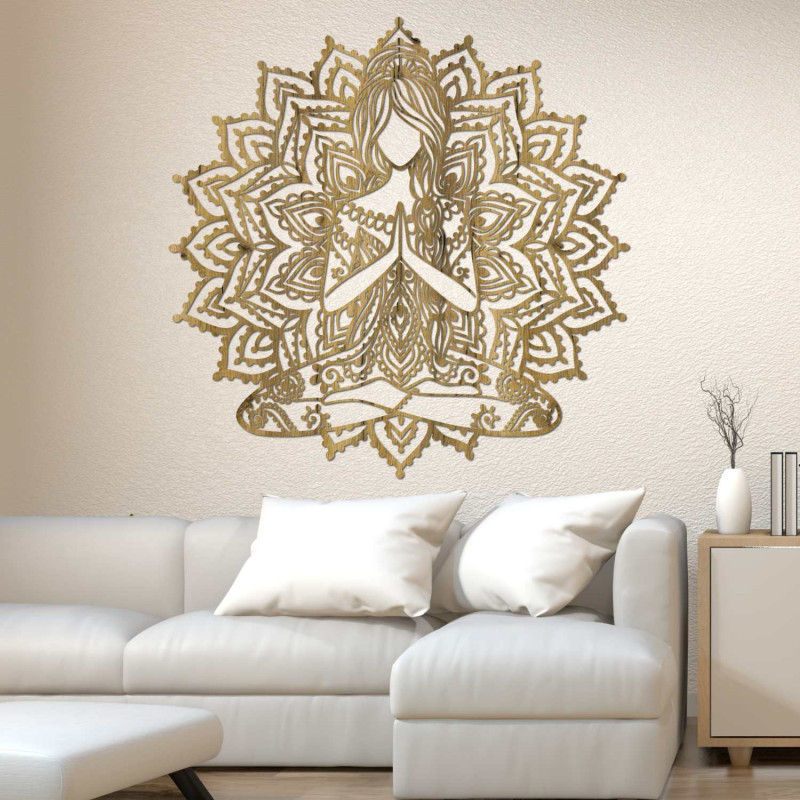 Mandala s jogovou ženou z dreva – harmonická dekorácia pre moderný domov.
