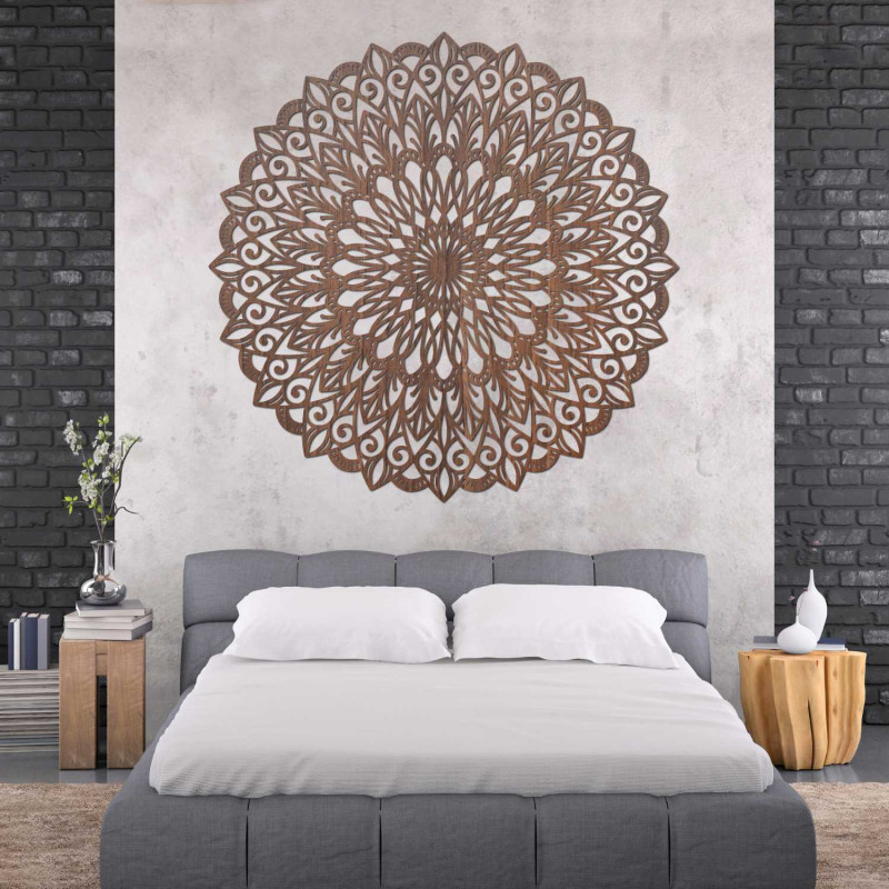 Luxusná nástenná 3D dekorácia Mandala vyrezávaná z dreva s jemným ornamentom.