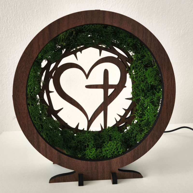 Hľadáte jedinečný darček? LED lampa s machom a kresťanským symbolom je ideálna voľba.