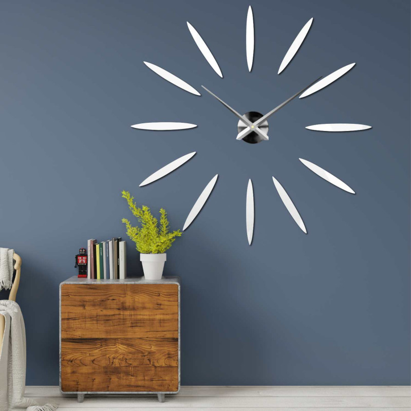Moderné biele nalepovacie hodiny na stenu v minimalistickom DIY štýle