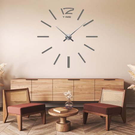 Luxusné DIY hodiny na stenu so zlatými detailmi a minimalistickým dizajnom
