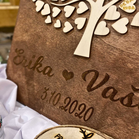 Svadobná kniha hostí zo topoľovej preglejky so srdiečkami