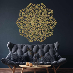 Drevená mandala na stenu s detailným ornamentálnym vzorom pre moderný interiér 2