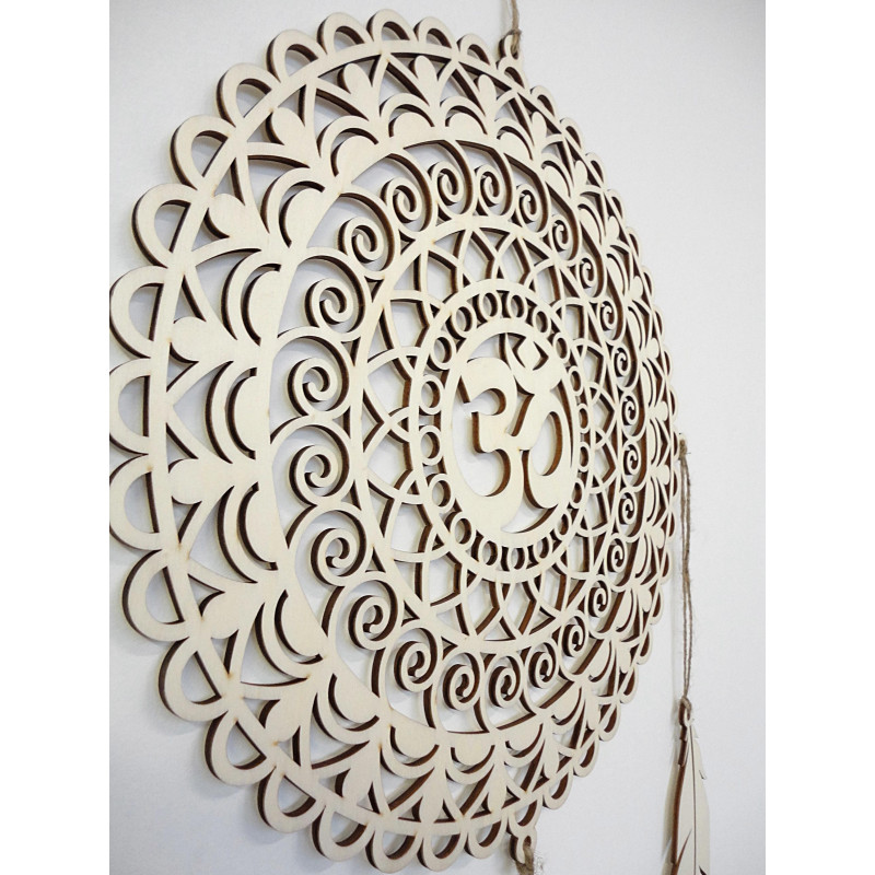 Boho lapač snov z dreva, symbol OM, prírodná dekorácia, ideálny ako darček alebo do obývačky.