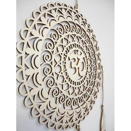 Boho lapač snov z dreva, symbol OM, prírodná dekorácia, ideálny ako darček alebo do obývačky.